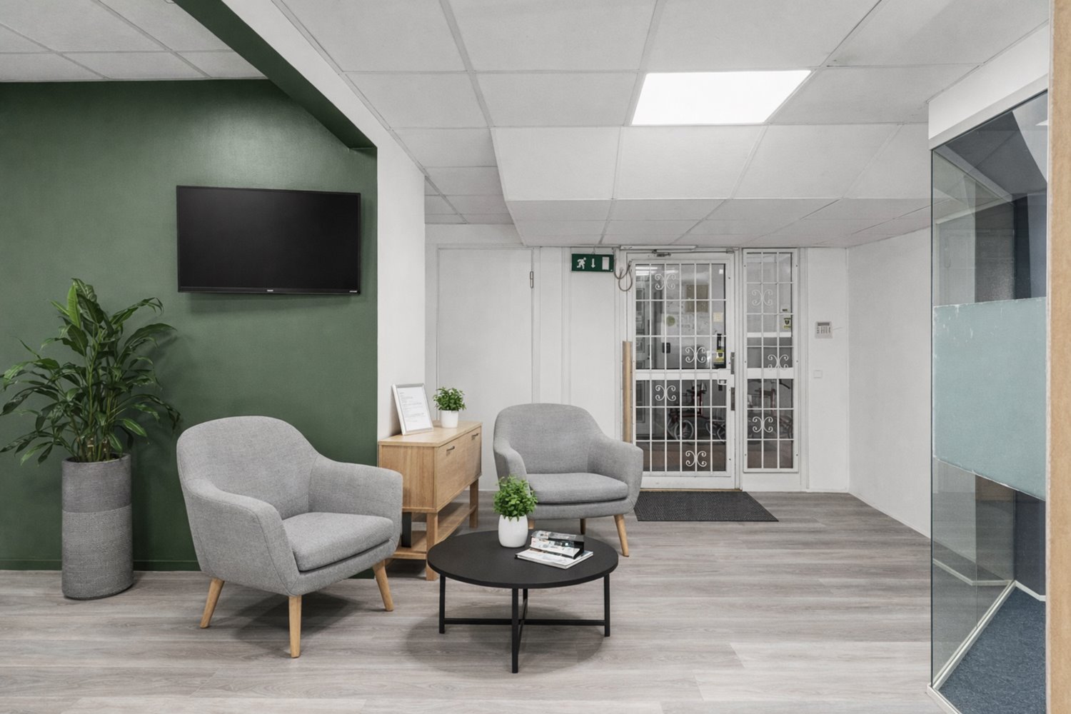 Trevlig lounge och entreyta perfekt for mottagning av besökare