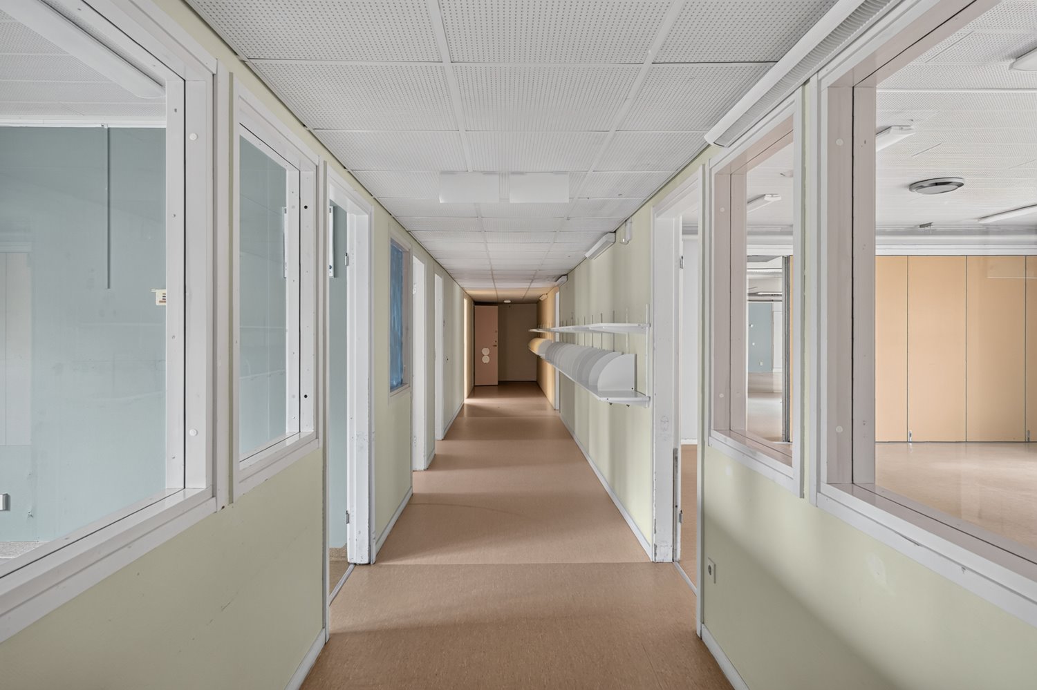 Ljus passage med glaspartier och god överblick - Original