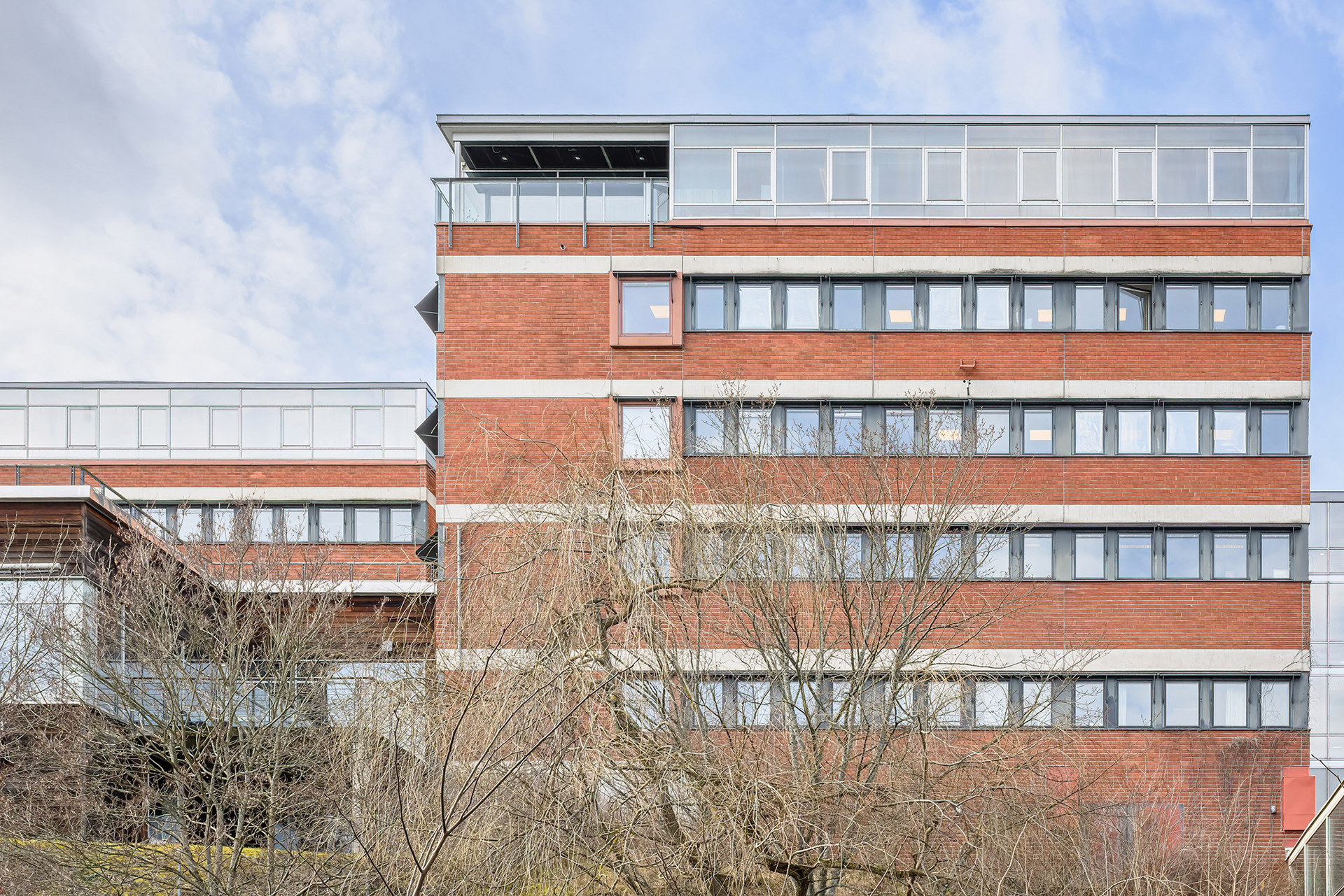 Utsidan av fastigheten, kontoret   på 18 kvm ligger på top floor (vån 8).