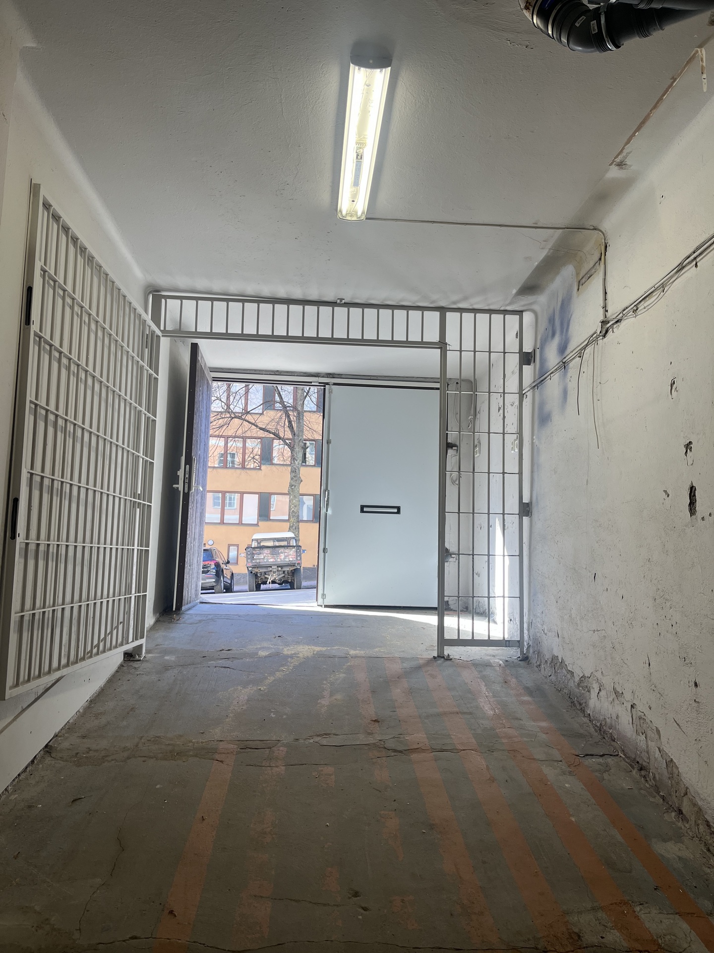 Bild inuti ut mot gatan