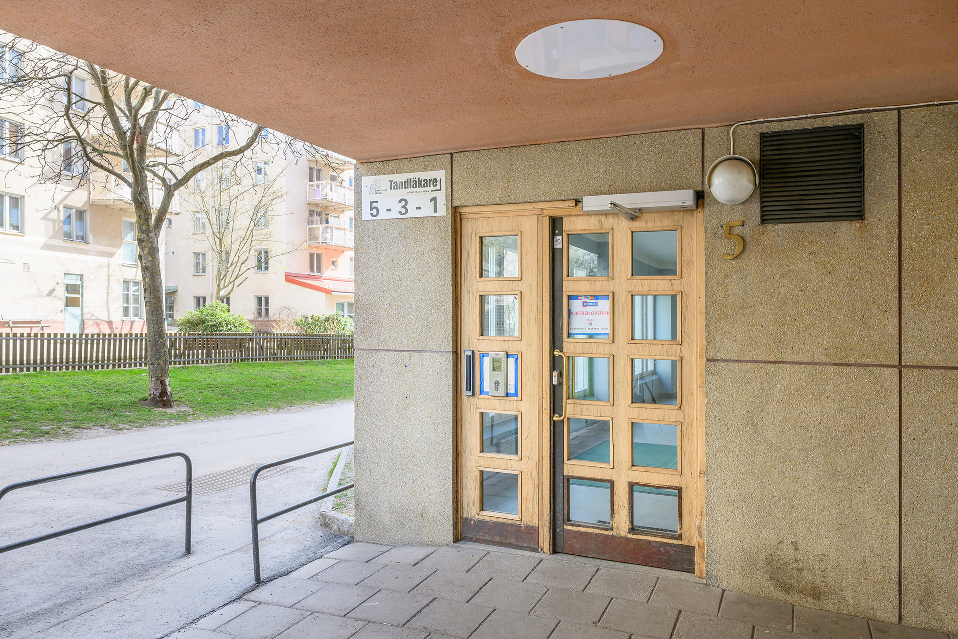 Entré vid port