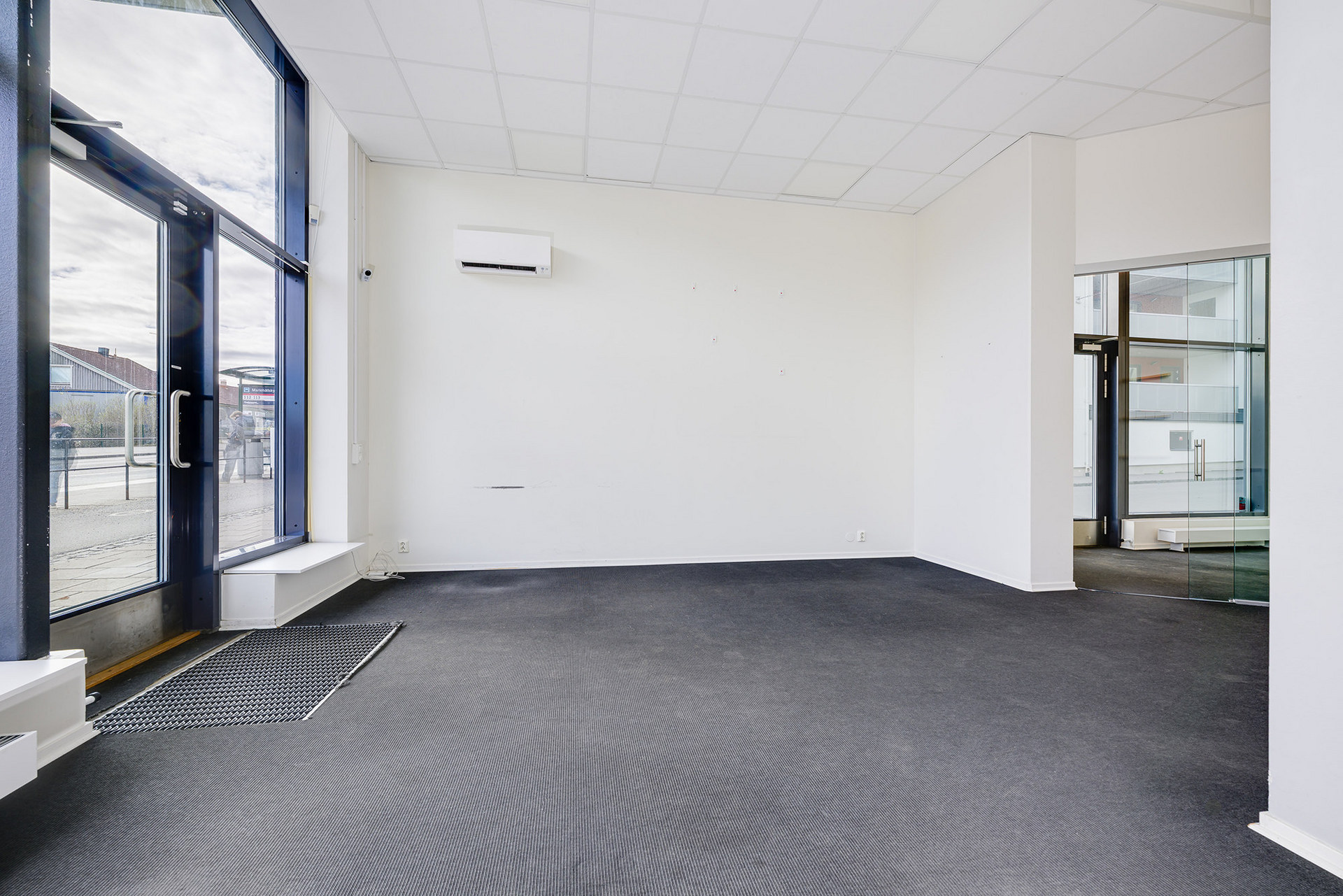 Room_For_Business-Ballstavagen56-av-John_Hellstrom-7