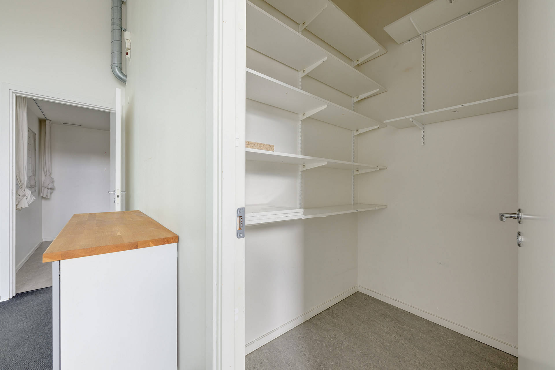 Room_For_Business-Ballstavagen56-av-John_Hellstrom-9