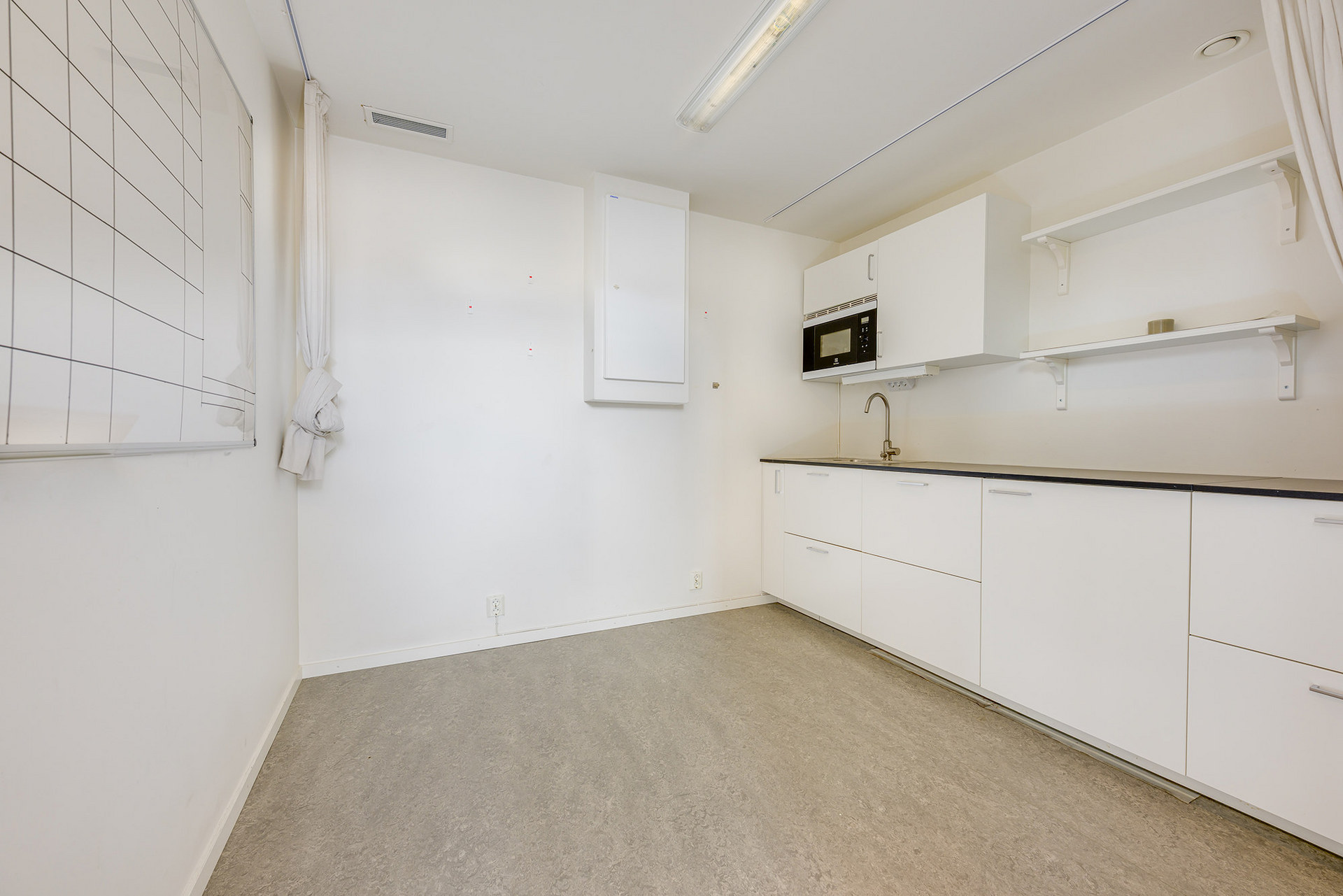 Room_For_Business-Ballstavagen56-av-John_Hellstrom-10