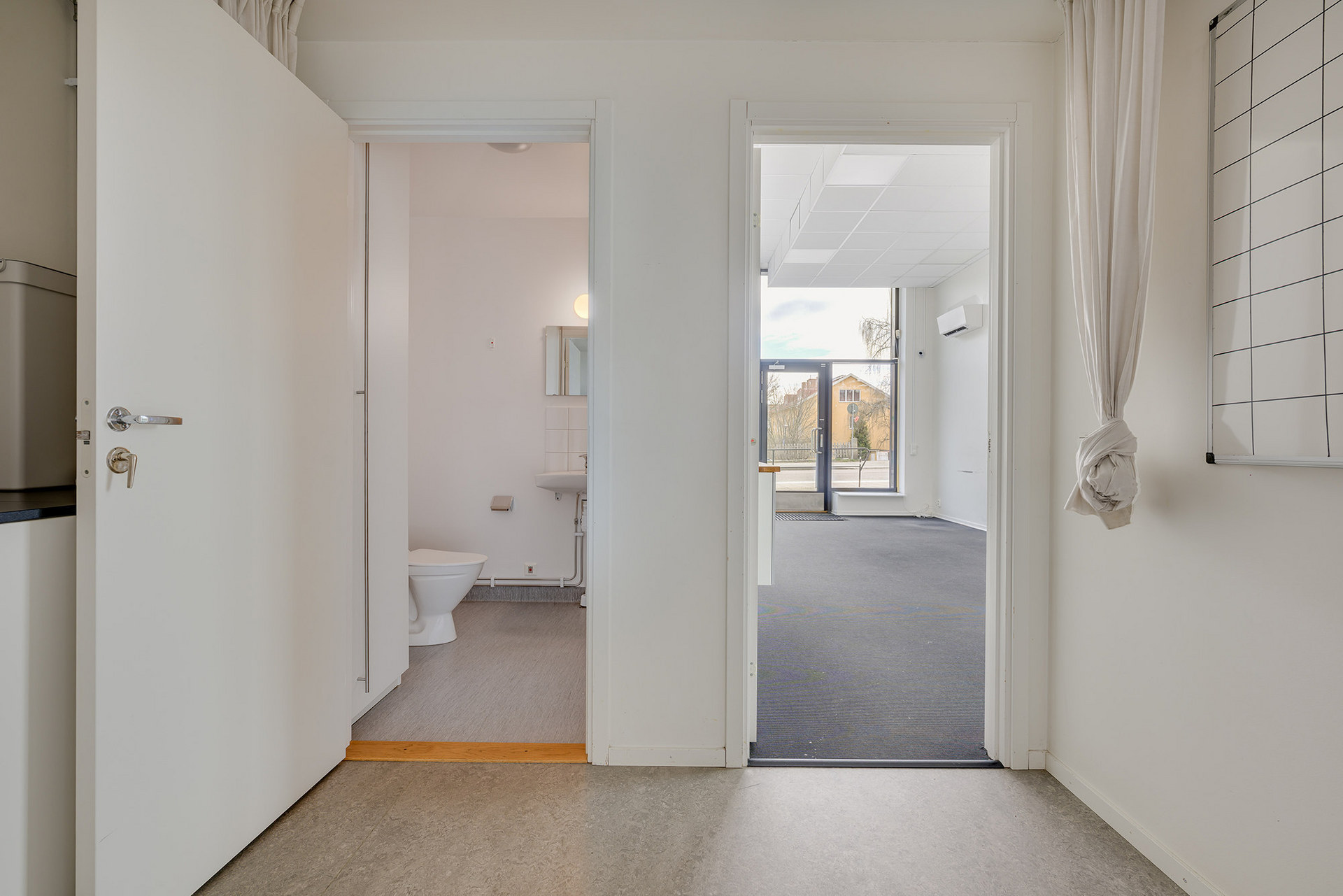 Room_For_Business-Ballstavagen56-av-John_Hellstrom-11